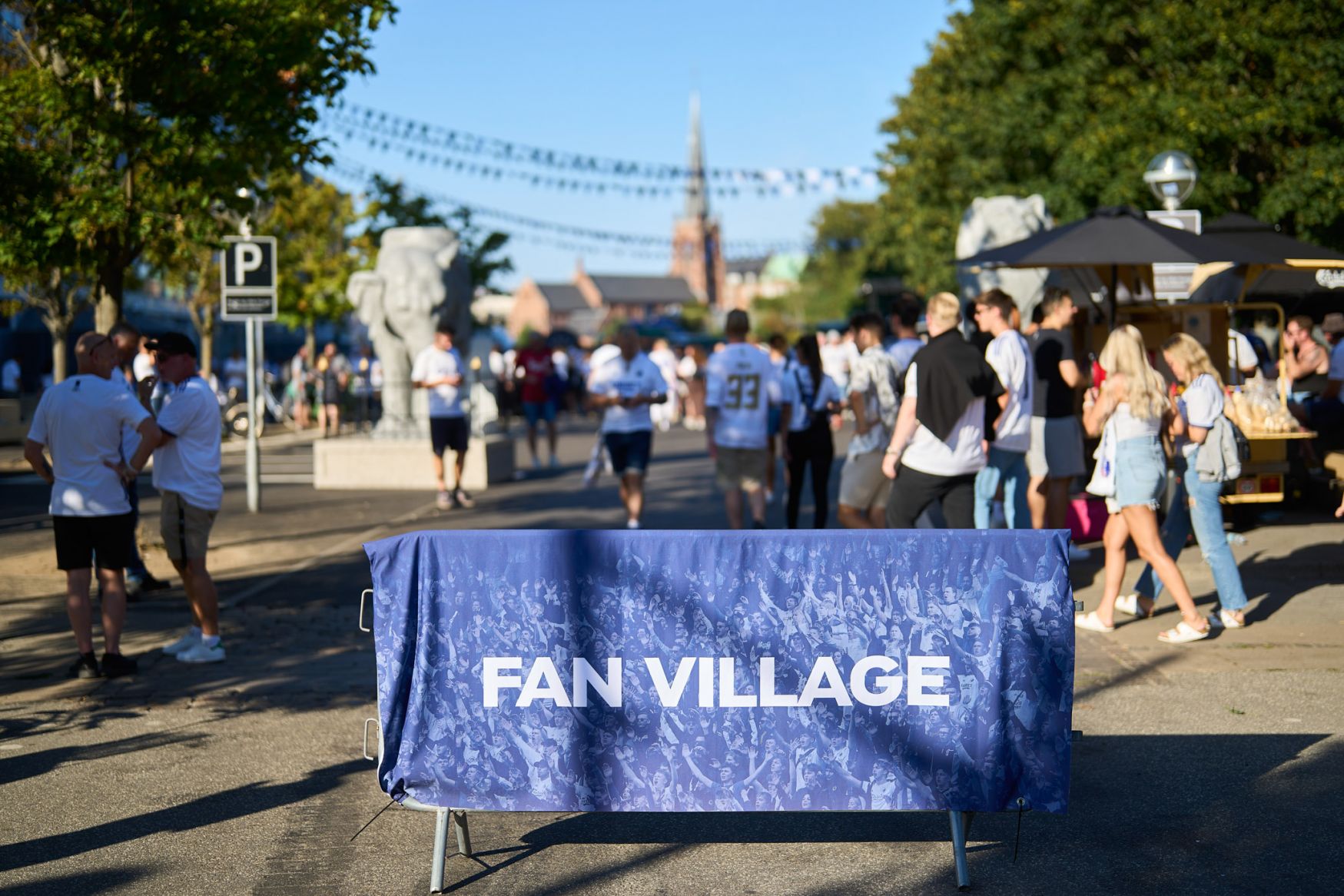 Fan Village bag B-tribunen