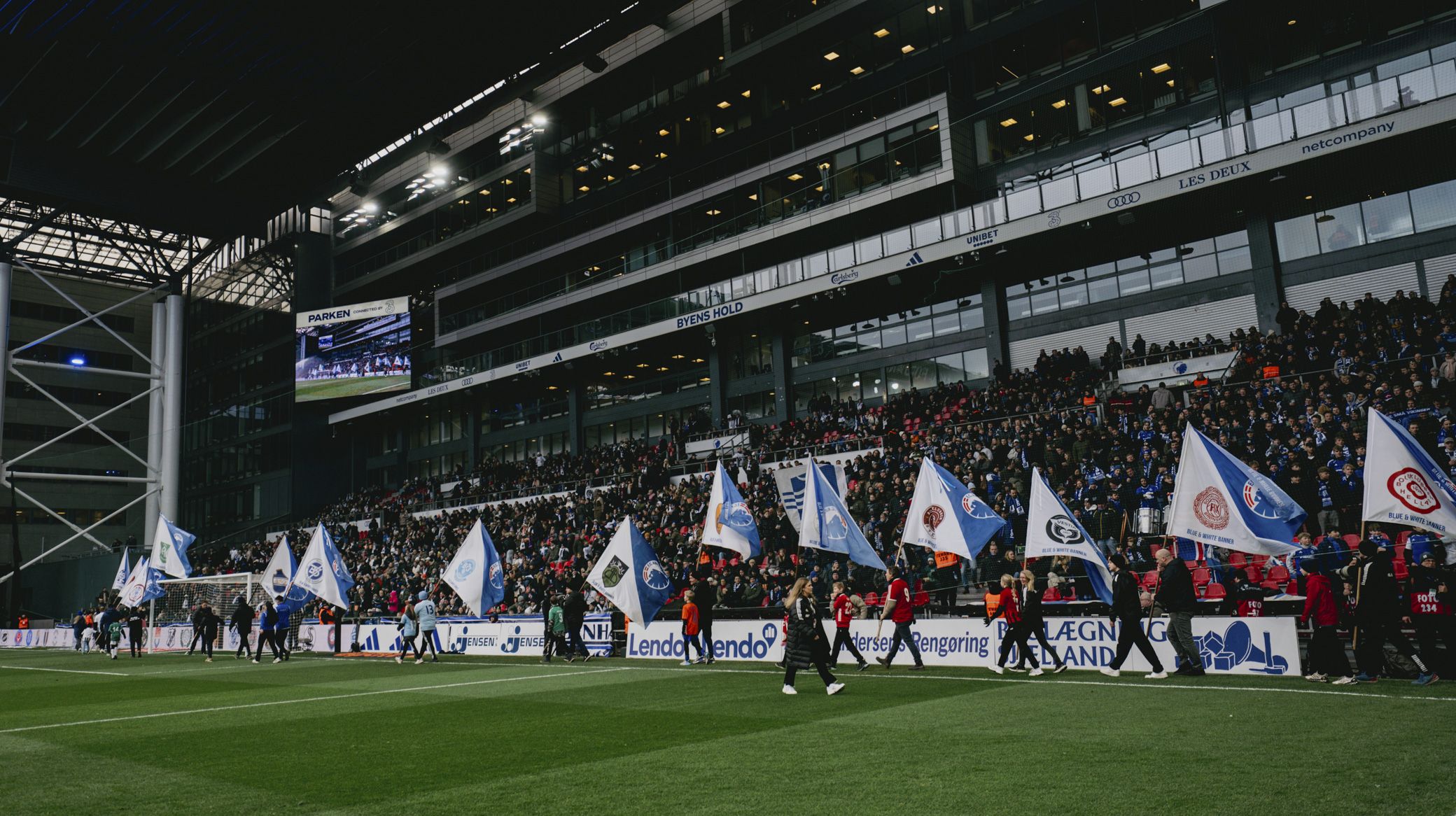 Blue and White Banner Day i Parken