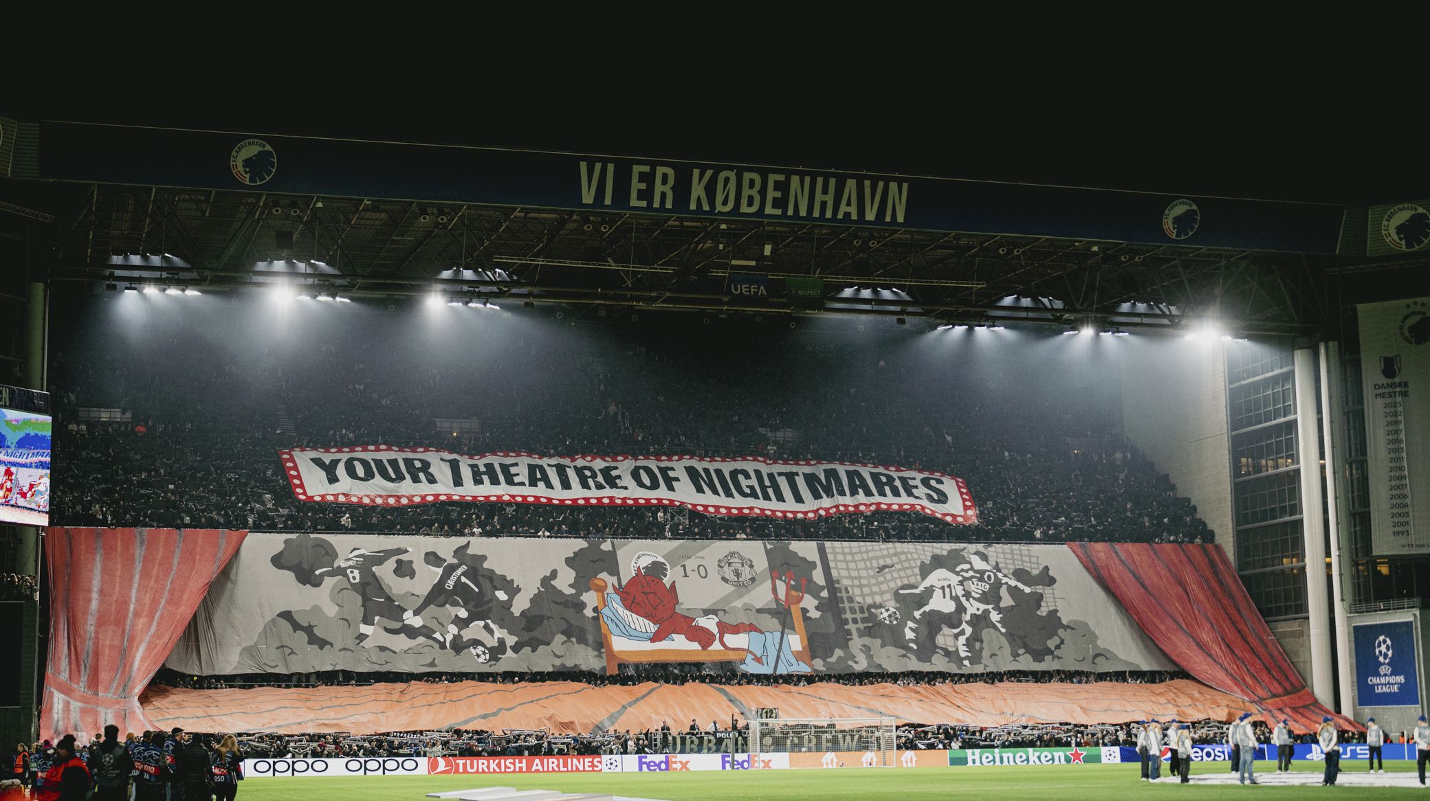 "Your theatre of nightmares" - tifo på Sektion 12