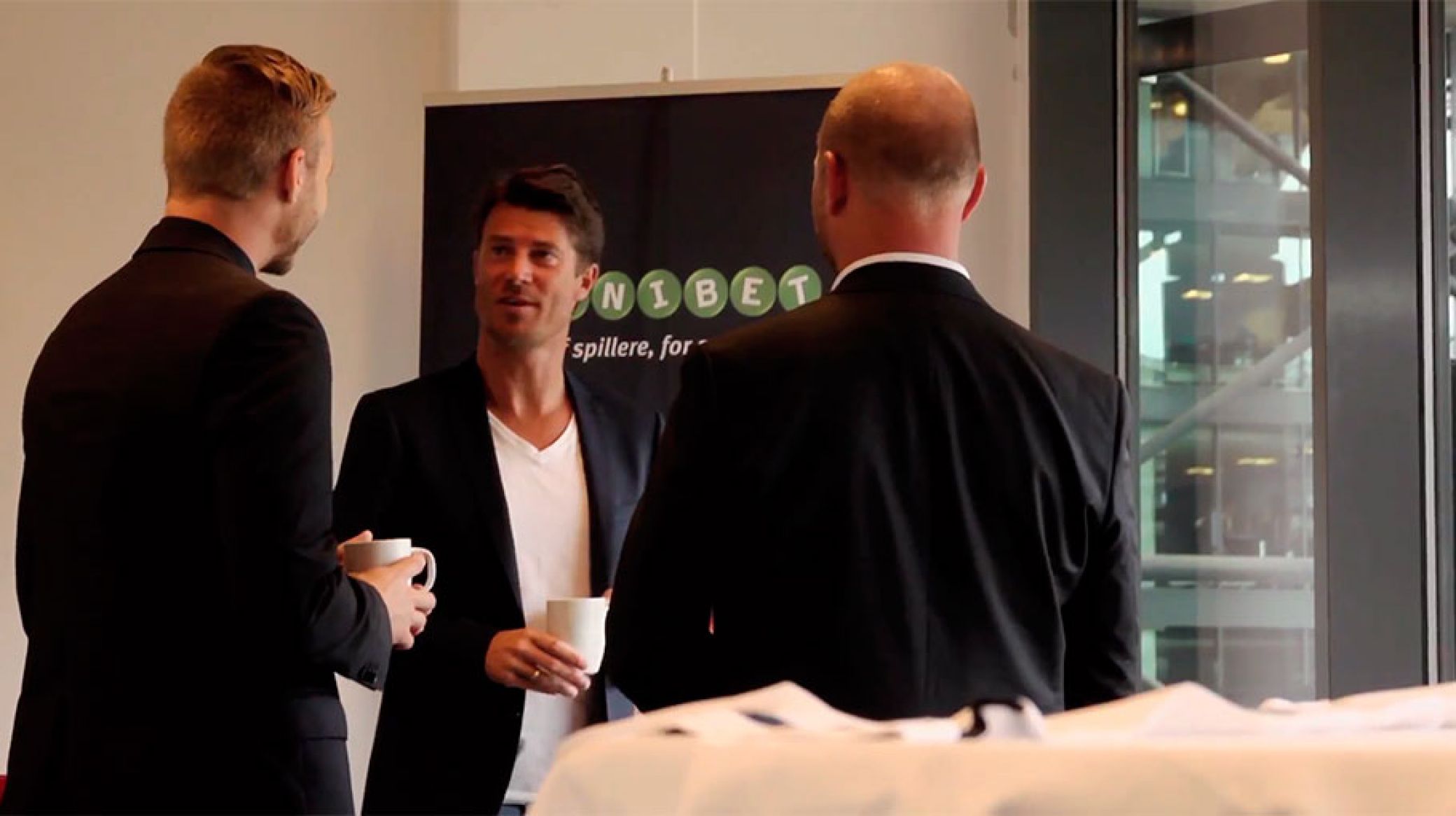 Unibet signer Brian Laudrup i PARKEN