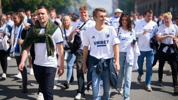 FCK-fans på fanmarch gennem København