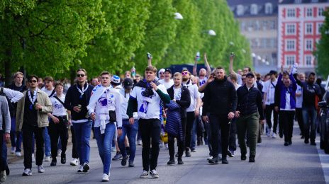 Fans på vej til Parken