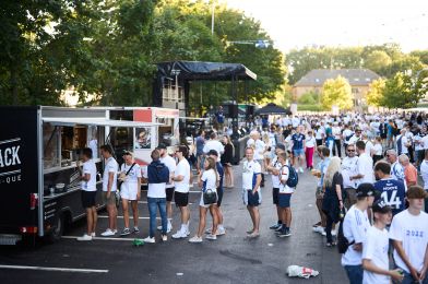 Fan Village bag B-tribunen