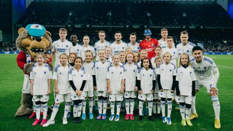 Holdfoto med indmarchbørn fra Klub Leo