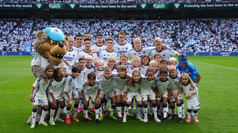 Holdfoto med indmarchbørn fra Klub Leo