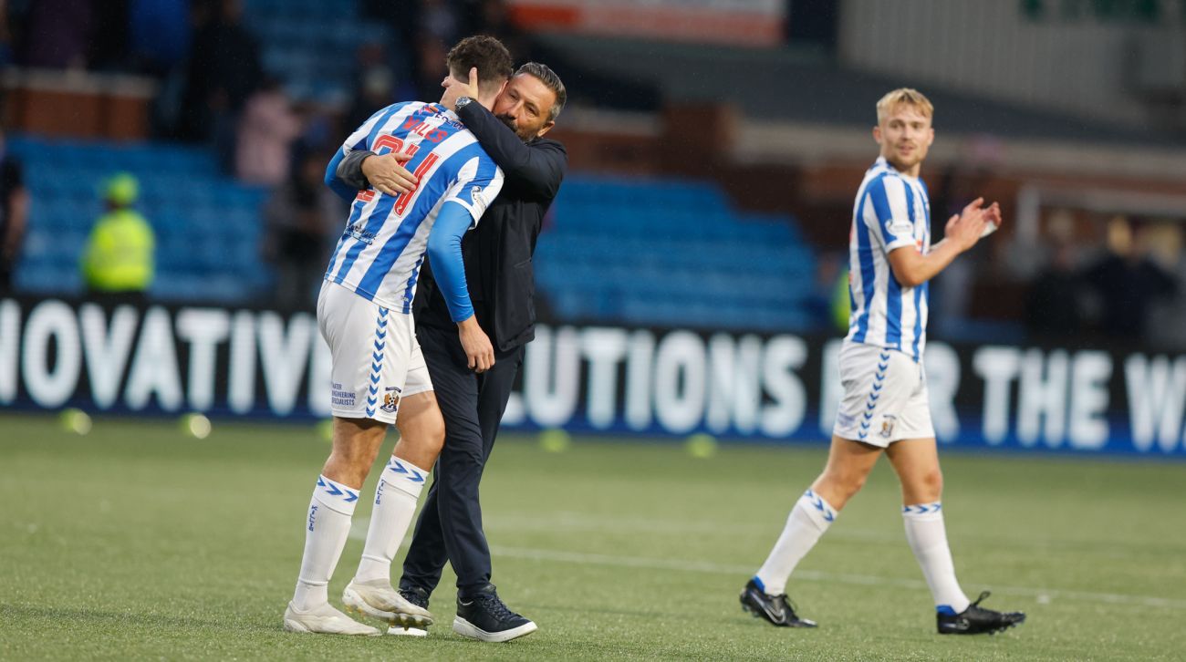 Bobby Wales og Derek McInnes