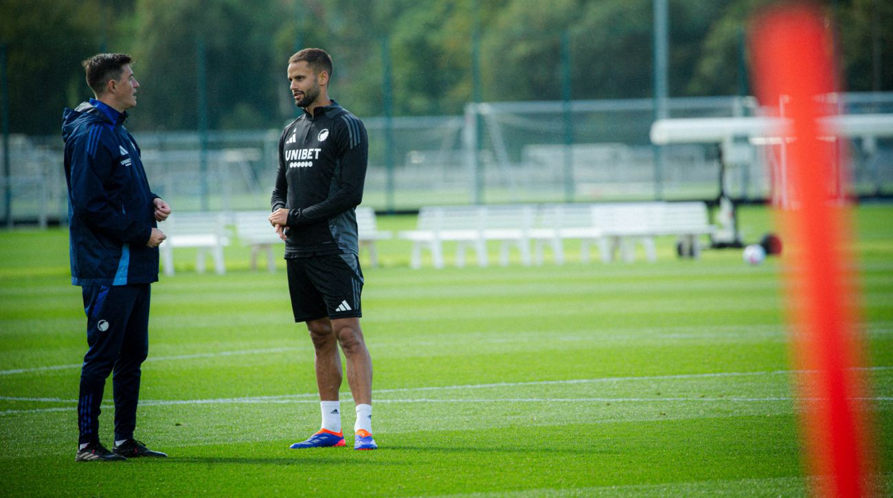 Pantelis Hatzidiakos taler med assistenttræner Nickolai Lund