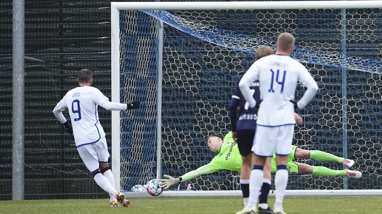 Diogo Goncalves scorer på straffespark