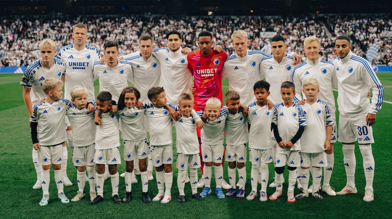 Holdfoto med indmarchbørn fra Klub Leo